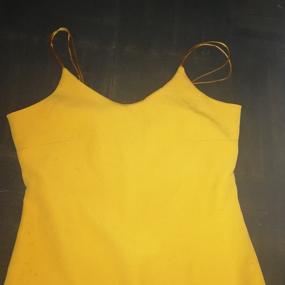 Yellow dress - Picture 4 of 7